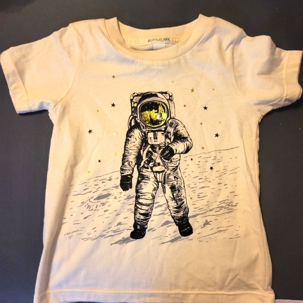 🍋 A LITTLE LARK astronaut size 2 organic shirt